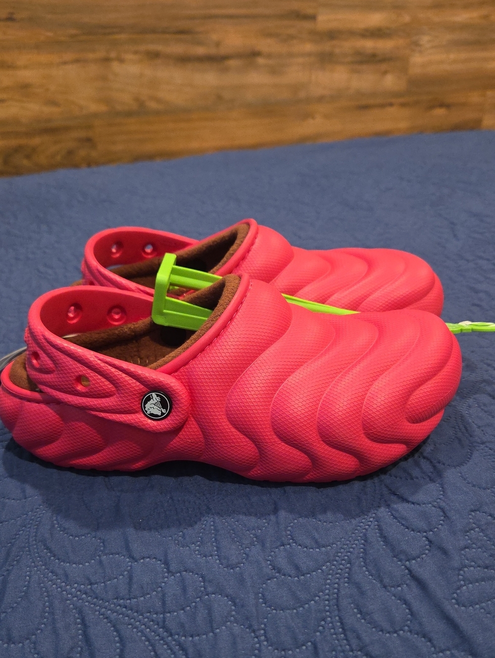 CROCS Classic Lined Overpuff Clog in Dragon Fruit/PINK SIZE W7/M5 NWT